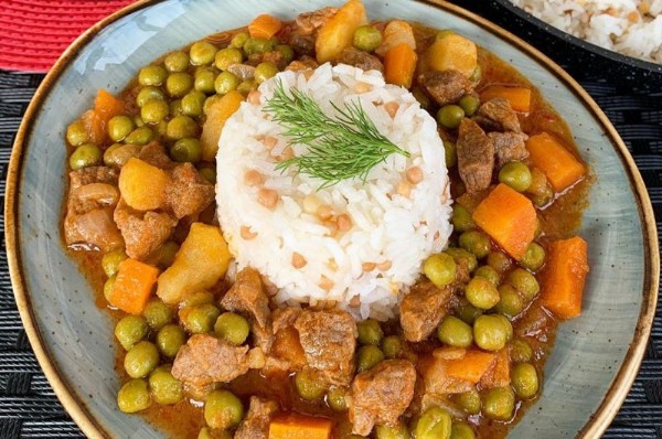 Bezelye Yemeği Nasıl Yapılır? Havuçlu Patatesli Bezelye Tarifi